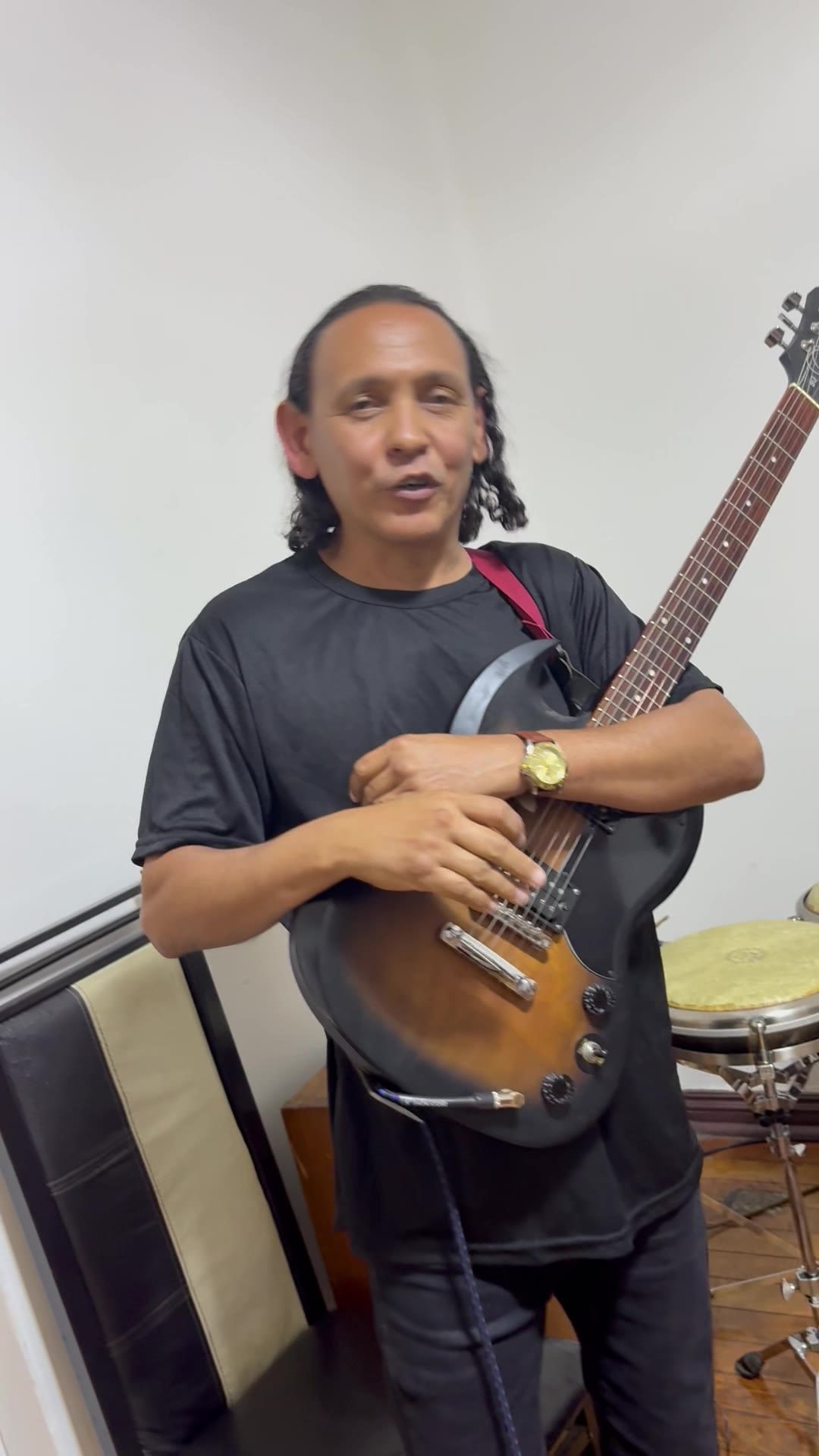 Guitarrista de NeoSón